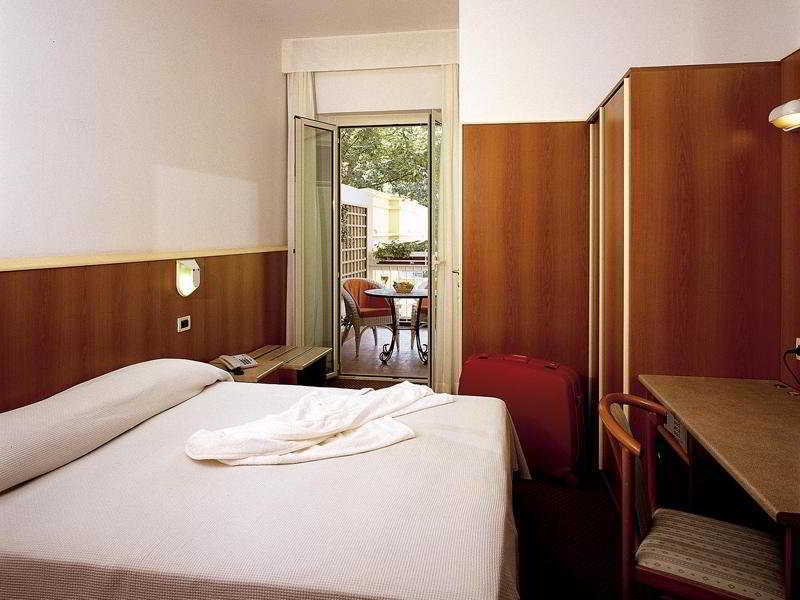 Hotel Principe Di Piemonte Rimini Oda fotoğraf
